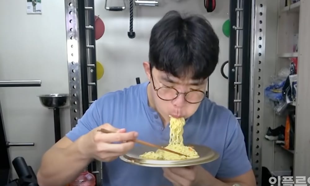 Famous Exercise YouTuber Losing Six Abs & Muscle Because Of Ramyeon